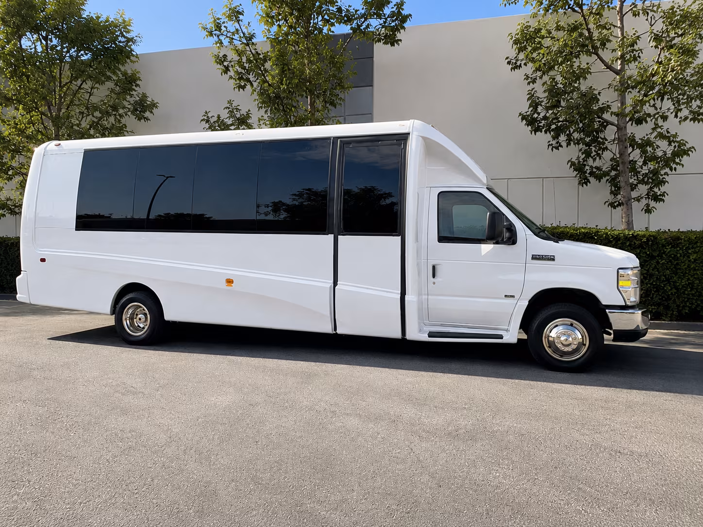 corporate airport transfer buses to newark liberty international