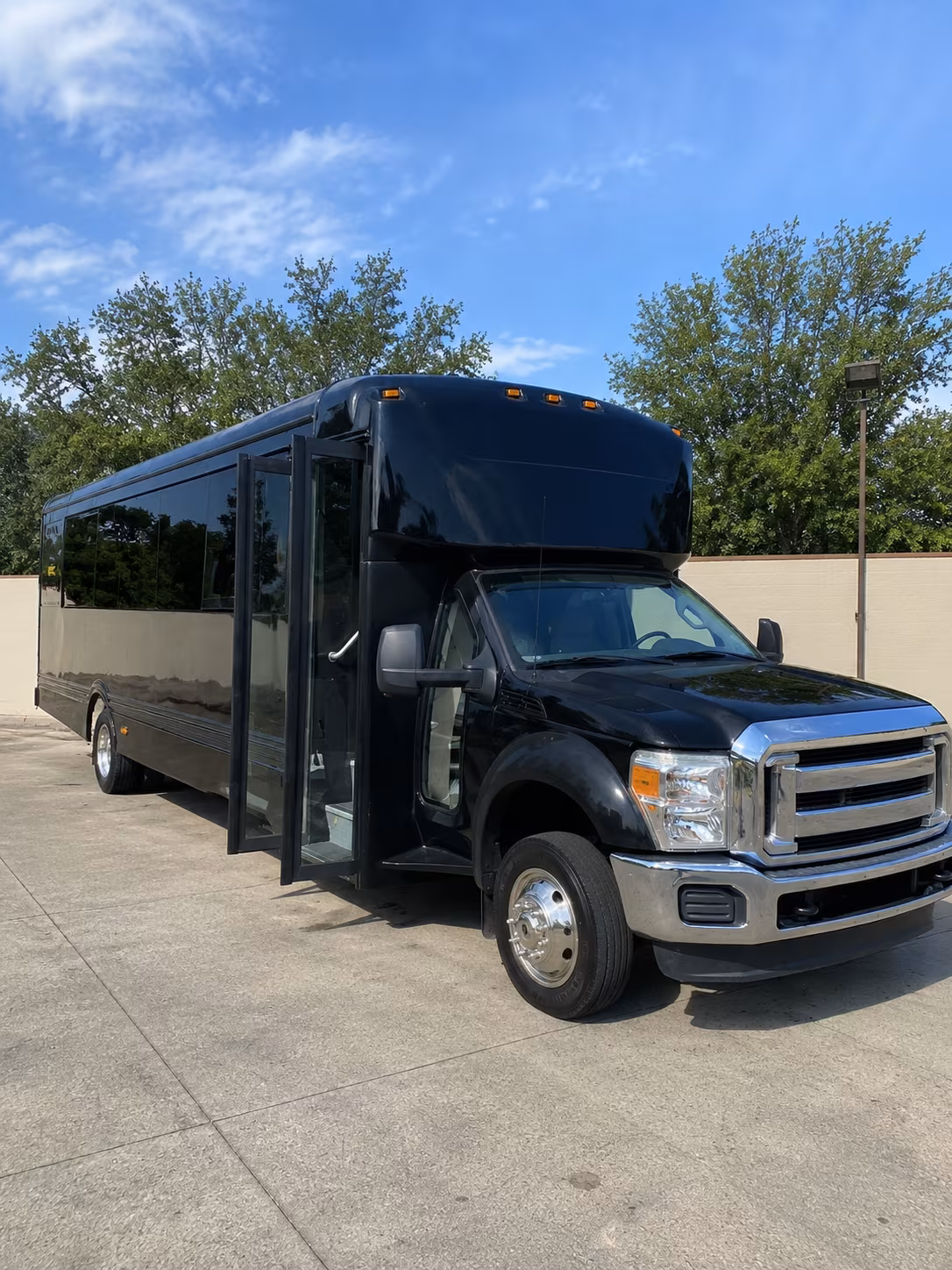 union 20 passenger party bus